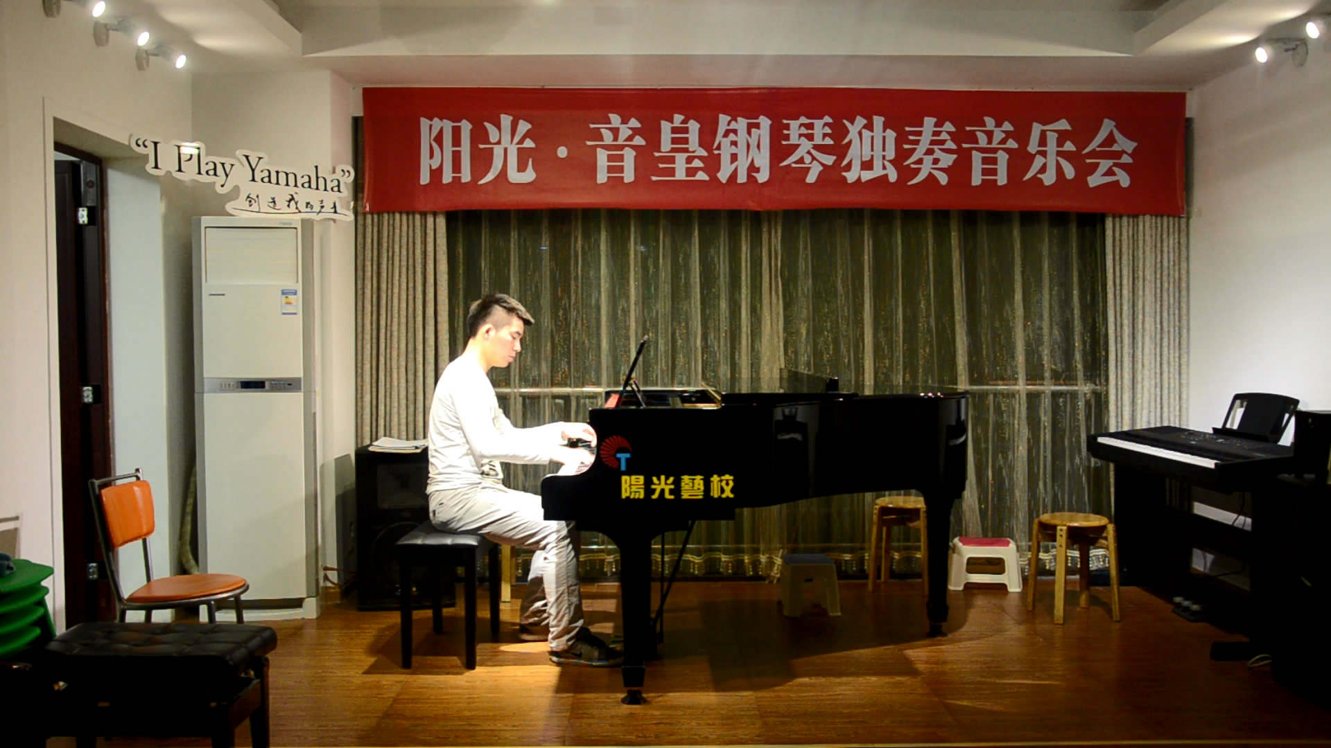 2014年4月19日宁龙学习3个月后演奏十级曲目